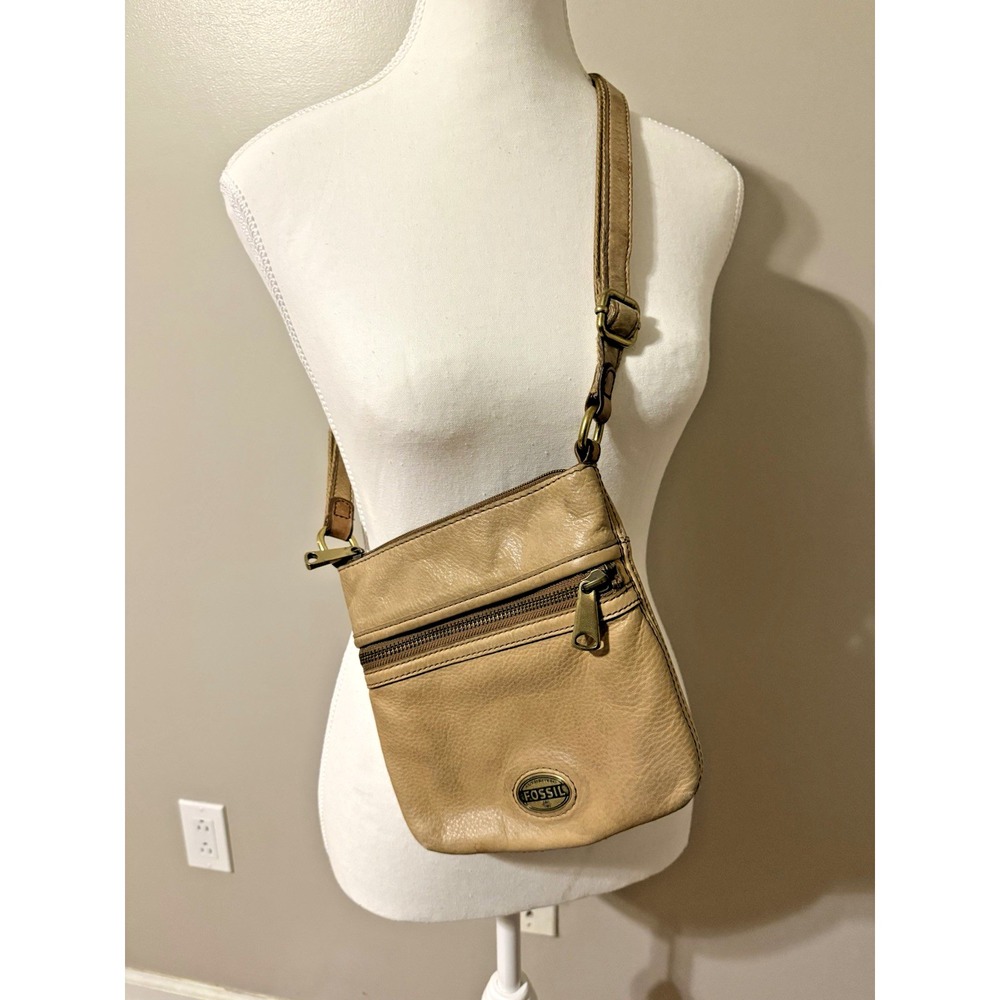 FOSSIL Tan Leather Small Explorer Crossbody Purse Zip Soft Beige